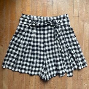 NWOT black & white Zara shorts